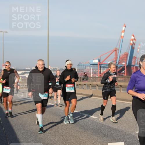 03.10.2025 - Köhlbrandbrückenlauf Yannick Fuchs http://msf.ph/oto/9174888 03.10.2025 08:44:27 Position 2 1450, 1338, 1670 meine-sportfotos.de