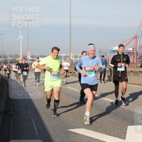03.10.2025 - Köhlbrandbrückenlauf Yannick Fuchs http://msf.ph/oto/9174920 03.10.2025 08:44:31 Position 2 1259, 3539, 1764 meine-sportfotos.de