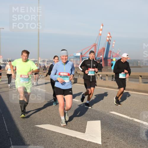 03.10.2025 - Köhlbrandbrückenlauf Yannick Fuchs http://msf.ph/oto/9174924 03.10.2025 08:44:31 Position 2 1259, 539 meine-sportfotos.de