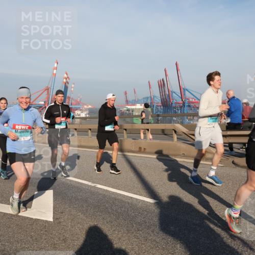 03.10.2025 - Köhlbrandbrückenlauf Yannick Fuchs http://msf.ph/oto/9174930 03.10.2025 08:44:31 Position 2 1259, 3539, 18 meine-sportfotos.de