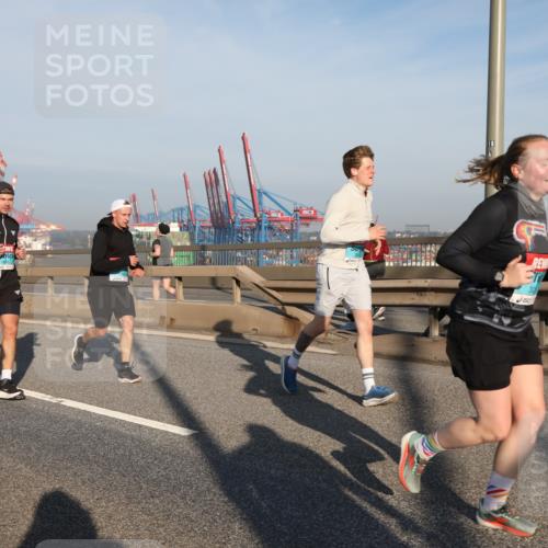 03.10.2025 - Köhlbrandbrückenlauf Yannick Fuchs http://msf.ph/oto/9174932 03.10.2025 08:44:32 Position 2 18, 3539 meine-sportfotos.de