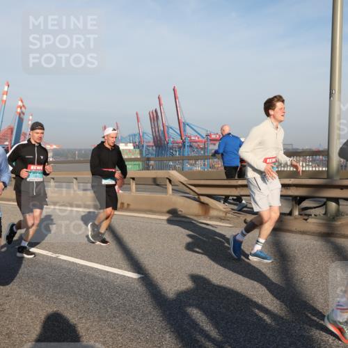 03.10.2025 - Köhlbrandbrückenlauf Yannick Fuchs http://msf.ph/oto/9174935 03.10.2025 08:44:32 Position 2 3539, 18, 306 meine-sportfotos.de
