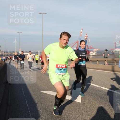 03.10.2025 - Köhlbrandbrückenlauf Yannick Fuchs http://msf.ph/oto/9174941 03.10.2025 08:44:33 Position 2 1259, 3539 meine-sportfotos.de