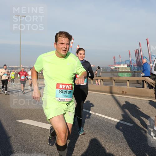 03.10.2025 - Köhlbrandbrückenlauf Yannick Fuchs http://msf.ph/oto/9174944 03.10.2025 08:44:33 Position 2 1259 meine-sportfotos.de