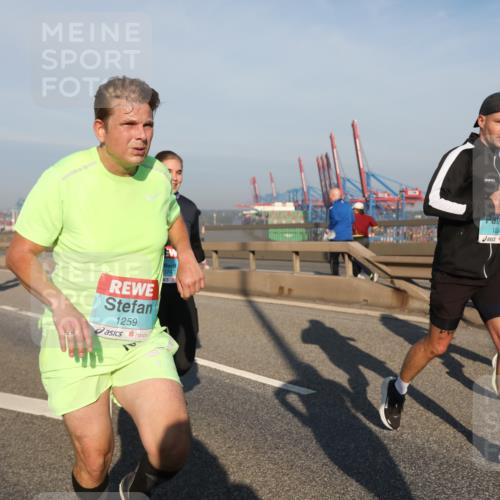 03.10.2025 - Köhlbrandbrückenlauf Yannick Fuchs http://msf.ph/oto/9174945 03.10.2025 08:44:33 Position 2 1259, 1886 meine-sportfotos.de