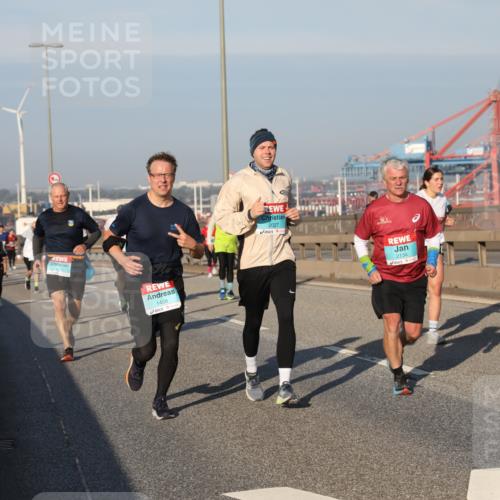 03.10.2025 - Köhlbrandbrückenlauf Yannick Fuchs http://msf.ph/oto/9174965 03.10.2025 08:44:35 Position 2 1408, 2027, 2134 meine-sportfotos.de