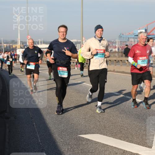 03.10.2025 - Köhlbrandbrückenlauf Yannick Fuchs http://msf.ph/oto/9174968 03.10.2025 08:44:35 Position 2 1408, 2027, 2134 meine-sportfotos.de