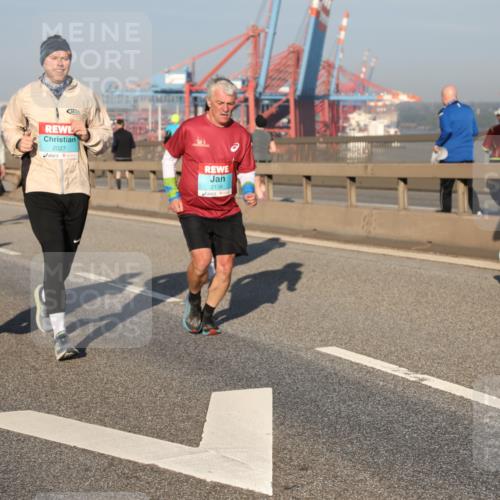 03.10.2025 - Köhlbrandbrückenlauf Yannick Fuchs http://msf.ph/oto/9174975 03.10.2025 08:44:35 Position 2 1408, 2027, 2134 meine-sportfotos.de