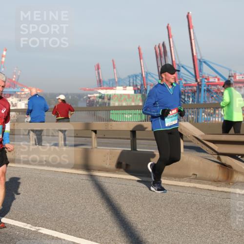 03.10.2025 - Köhlbrandbrückenlauf Yannick Fuchs http://msf.ph/oto/9174986 03.10.2025 08:44:36 Position 2 2134, 3202 meine-sportfotos.de