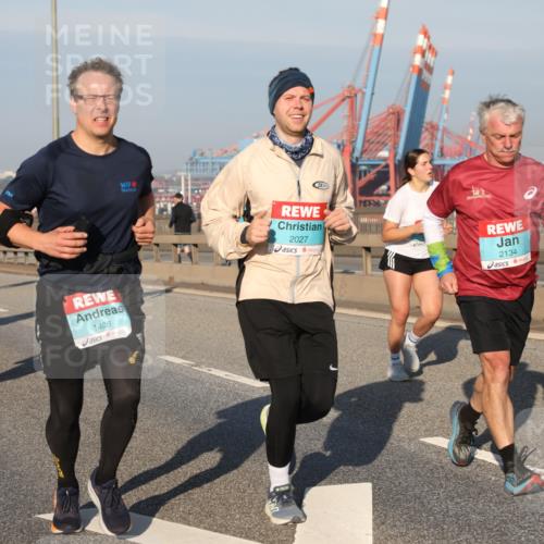 03.10.2025 - Köhlbrandbrückenlauf Yannick Fuchs http://msf.ph/oto/9174993 03.10.2025 08:44:36 Position 2 3032, 1408, 2027, 2134 meine-sportfotos.de