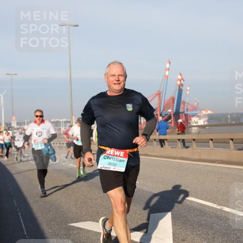 03.10.2025 - Köhlbrandbrückenlauf Yannick Fuchs http://msf.ph/oto/9175028 03.10.2025 08:44:39 Position 2 3032 meine-sportfotos.de