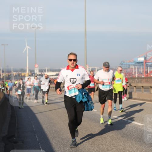 03.10.2025 - Köhlbrandbrückenlauf Yannick Fuchs http://msf.ph/oto/9175037 03.10.2025 08:44:40 Position 2  meine-sportfotos.de