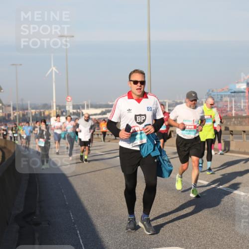 03.10.2025 - Köhlbrandbrückenlauf Yannick Fuchs http://msf.ph/oto/9175038 03.10.2025 08:44:40 Position 2 137, 4341 meine-sportfotos.de