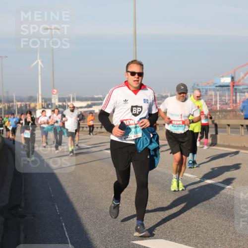 03.10.2025 - Köhlbrandbrückenlauf Yannick Fuchs http://msf.ph/oto/9175042 03.10.2025 08:44:40 Position 2 1371, 4341 meine-sportfotos.de