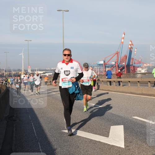 03.10.2025 - Köhlbrandbrückenlauf Yannick Fuchs http://msf.ph/oto/9175047 03.10.2025 08:44:40 Position 2 1371 meine-sportfotos.de