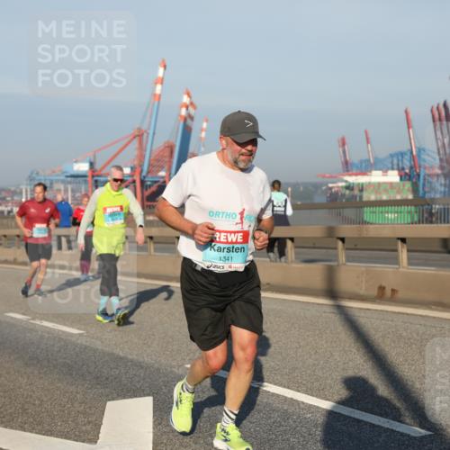 03.10.2025 - Köhlbrandbrückenlauf Yannick Fuchs http://msf.ph/oto/9175070 03.10.2025 08:44:42 Position 2 7637, 1341 meine-sportfotos.de