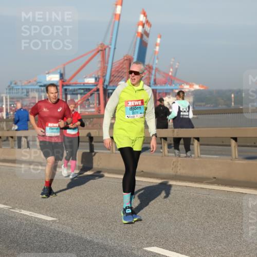 03.10.2025 - Köhlbrandbrückenlauf Yannick Fuchs http://msf.ph/oto/9175079 03.10.2025 08:44:43 Position 2 2679 meine-sportfotos.de