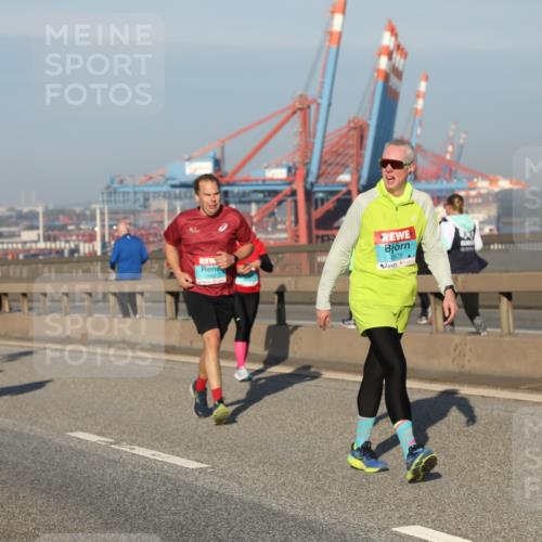 03.10.2025 - Köhlbrandbrückenlauf Yannick Fuchs http://msf.ph/oto/9175081 03.10.2025 08:44:43 Position 2 2679 meine-sportfotos.de