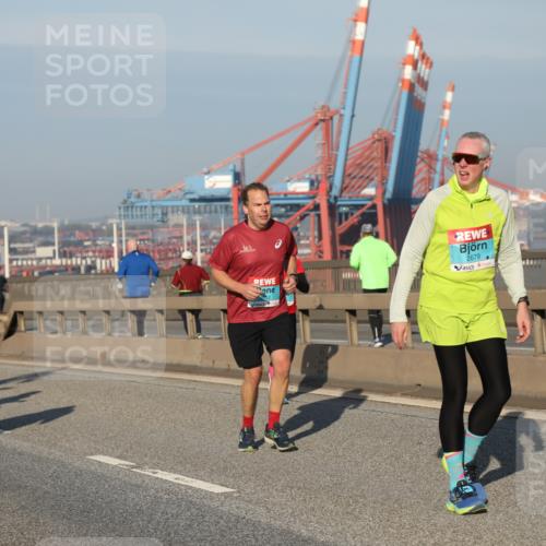03.10.2025 - Köhlbrandbrückenlauf Yannick Fuchs http://msf.ph/oto/9175084 03.10.2025 08:44:43 Position 2 2679 meine-sportfotos.de