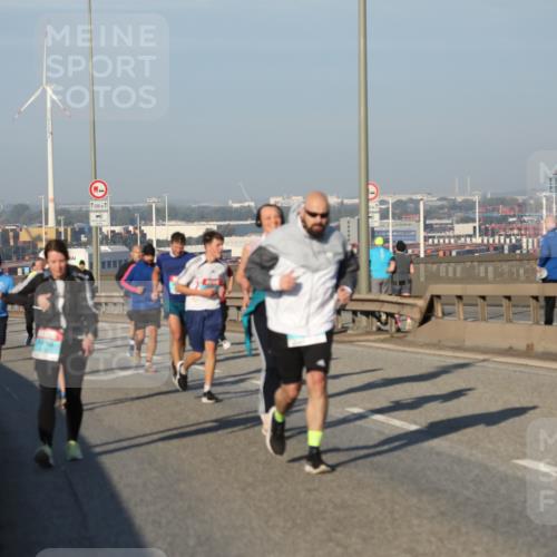03.10.2025 - Köhlbrandbrückenlauf Yannick Fuchs http://msf.ph/oto/9175087 03.10.2025 08:44:43 Position 2 500 meine-sportfotos.de