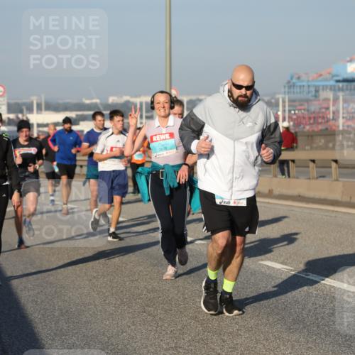 03.10.2025 - Köhlbrandbrückenlauf Yannick Fuchs http://msf.ph/oto/9175116 03.10.2025 08:44:45 Position 2 3818 meine-sportfotos.de