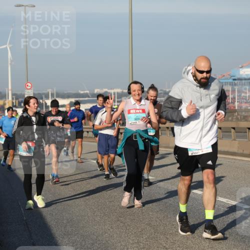 03.10.2025 - Köhlbrandbrückenlauf Yannick Fuchs http://msf.ph/oto/9175123 03.10.2025 08:44:45 Position 2 3818 meine-sportfotos.de