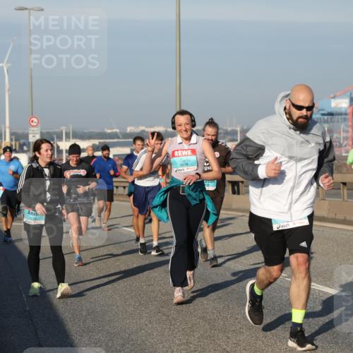 03.10.2025 - Köhlbrandbrückenlauf Yannick Fuchs http://msf.ph/oto/9175127 03.10.2025 08:44:46 Position 2 1679, 3818, 786 meine-sportfotos.de