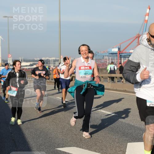 03.10.2025 - Köhlbrandbrückenlauf Yannick Fuchs http://msf.ph/oto/9175147 03.10.2025 08:44:47 Position 2 1679, 3818 meine-sportfotos.de