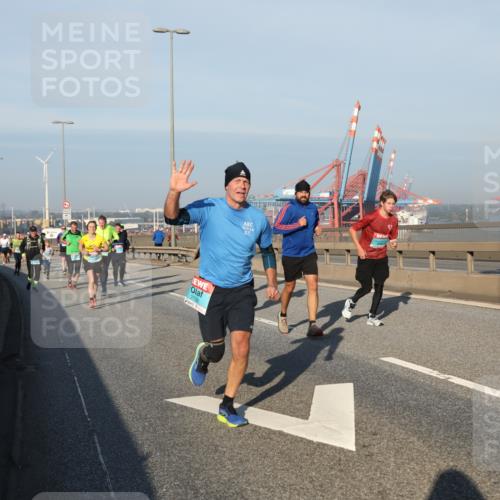 03.10.2025 - Köhlbrandbrückenlauf Yannick Fuchs http://msf.ph/oto/9175208 03.10.2025 08:44:51 Position 2 2730 meine-sportfotos.de