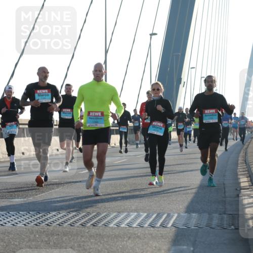 03.10.2025 - Köhlbrandbrückenlauf Yannick Fuchs http://msf.ph/oto/9175209 03.10.2025 08:24:00 Position 1 1194, 1168, 3174 meine-sportfotos.de