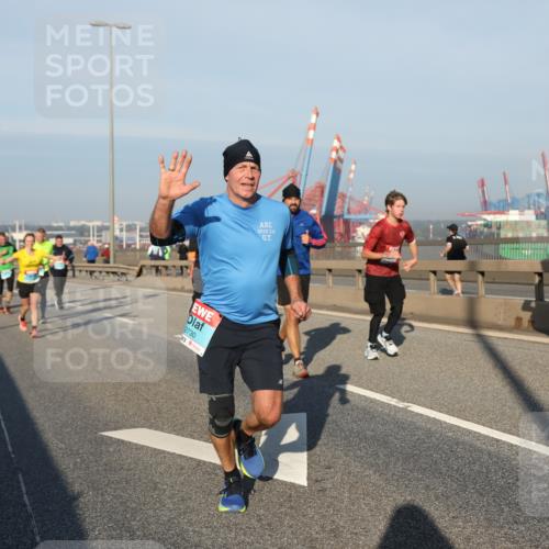 03.10.2025 - Köhlbrandbrückenlauf Yannick Fuchs http://msf.ph/oto/9175218 03.10.2025 08:44:52 Position 2 2015, 20, 2730 meine-sportfotos.de
