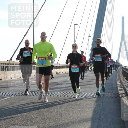 03.10.2025 - Köhlbrandbrückenlauf Yannick Fuchs http://msf.ph/oto/9175229 03.10.2025 08:24:02 Position 1 1168, 3174 meine-sportfotos.de