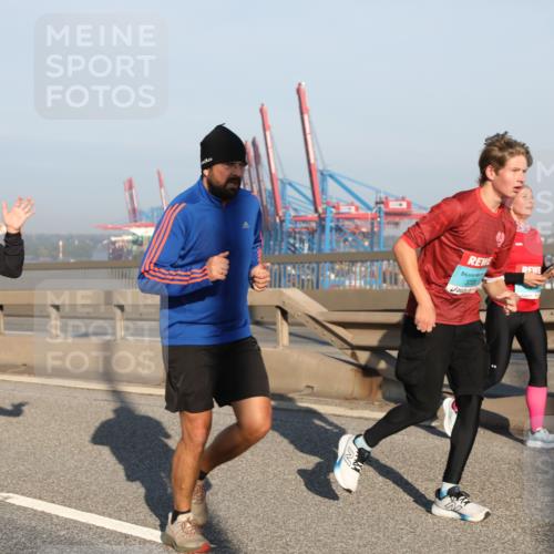 03.10.2025 - Köhlbrandbrückenlauf Yannick Fuchs http://msf.ph/oto/9175237 03.10.2025 08:44:53 Position 2 3369, 3738, 18 meine-sportfotos.de