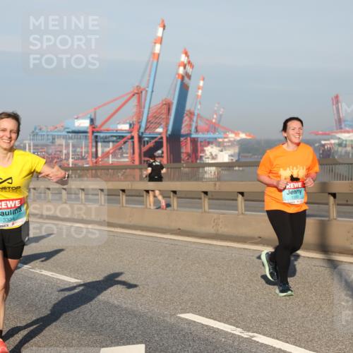 03.10.2025 - Köhlbrandbrückenlauf Yannick Fuchs http://msf.ph/oto/9175251 03.10.2025 08:44:55 Position 2 1347, 3334, 1350 meine-sportfotos.de