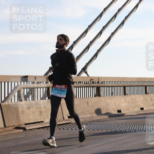 03.10.2025 - Köhlbrandbrückenlauf Yannick Fuchs http://msf.ph/oto/9175292 03.10.2025 08:24:08 Position 1 1279 meine-sportfotos.de