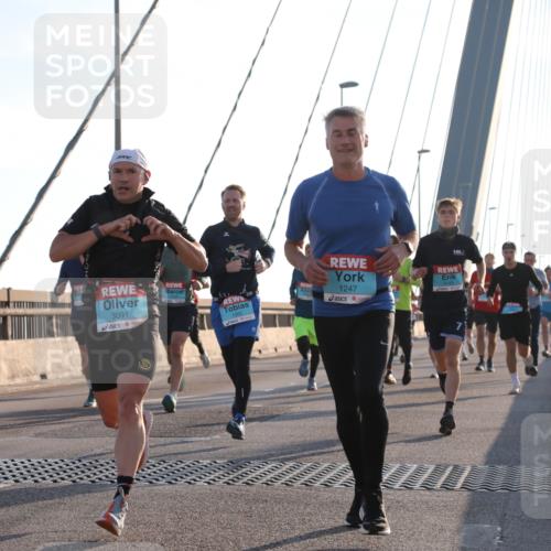 03.10.2025 - Köhlbrandbrückenlauf Yannick Fuchs http://msf.ph/oto/9175294 03.10.2025 08:24:08 Position 1 3091, 1262, 1247 meine-sportfotos.de