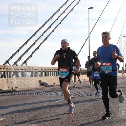 03.10.2025 - Köhlbrandbrückenlauf Yannick Fuchs http://msf.ph/oto/9175302 03.10.2025 08:24:09 Position 1 3091, 1247 meine-sportfotos.de
