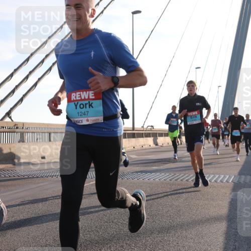 03.10.2025 - Köhlbrandbrückenlauf Yannick Fuchs http://msf.ph/oto/9175313 03.10.2025 08:24:10 Position 1 1247, 3143 meine-sportfotos.de