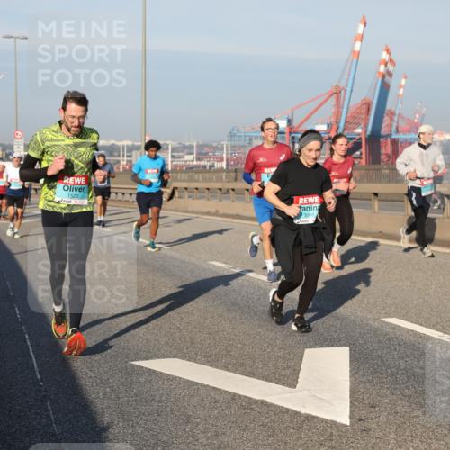 03.10.2025 - Köhlbrandbrückenlauf Yannick Fuchs http://msf.ph/oto/9175339 03.10.2025 08:45:02 Position 2 1520, 1, 3068 meine-sportfotos.de