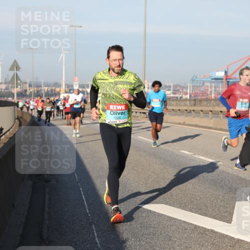 03.10.2025 - Köhlbrandbrückenlauf Yannick Fuchs http://msf.ph/oto/9175344 03.10.2025 08:45:03 Position 2 1520, 3068 meine-sportfotos.de