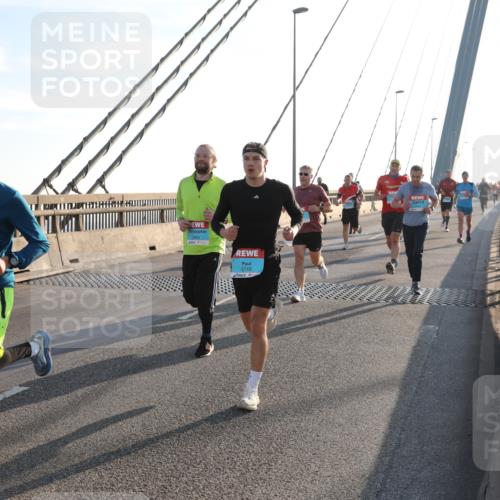 03.10.2025 - Köhlbrandbrückenlauf Yannick Fuchs http://msf.ph/oto/9175354 03.10.2025 08:24:13 Position 1 1185, 3749 meine-sportfotos.de