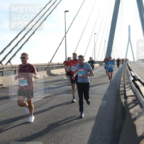 03.10.2025 - Köhlbrandbrückenlauf Yannick Fuchs http://msf.ph/oto/9175371 03.10.2025 08:24:14 Position 1 1411, 3404 meine-sportfotos.de