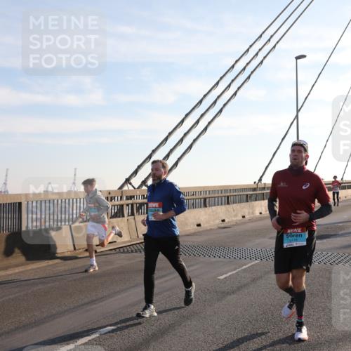 03.10.2025 - Köhlbrandbrückenlauf Yannick Fuchs http://msf.ph/oto/9175397 03.10.2025 08:24:18 Position 1 3118 meine-sportfotos.de