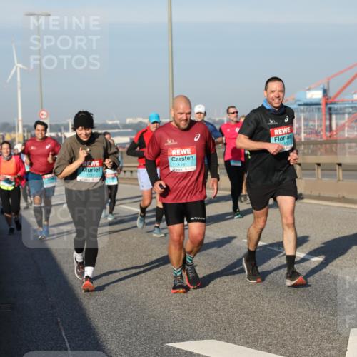03.10.2025 - Köhlbrandbrückenlauf Yannick Fuchs http://msf.ph/oto/9175439 03.10.2025 08:45:12 Position 2 1227, 1191, 181 meine-sportfotos.de