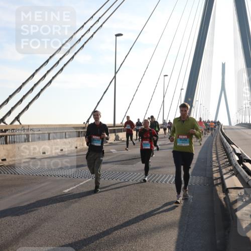 03.10.2025 - Köhlbrandbrückenlauf Yannick Fuchs http://msf.ph/oto/9175447 03.10.2025 08:24:24 Position 1  meine-sportfotos.de