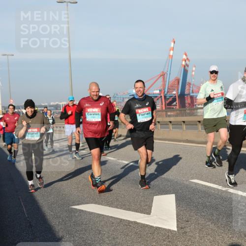 03.10.2025 - Köhlbrandbrückenlauf Yannick Fuchs http://msf.ph/oto/9175449 03.10.2025 08:45:12 Position 2 1227, 1191, 1181, 1491 meine-sportfotos.de