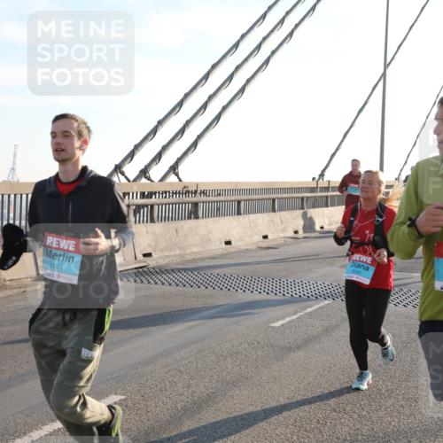03.10.2025 - Köhlbrandbrückenlauf Yannick Fuchs http://msf.ph/oto/9175453 03.10.2025 08:24:25 Position 1 1144, 3630, 1517 meine-sportfotos.de