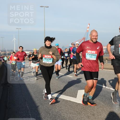 03.10.2025 - Köhlbrandbrückenlauf Yannick Fuchs http://msf.ph/oto/9175470 03.10.2025 08:45:14 Position 2 1227, 1191, 1181 meine-sportfotos.de