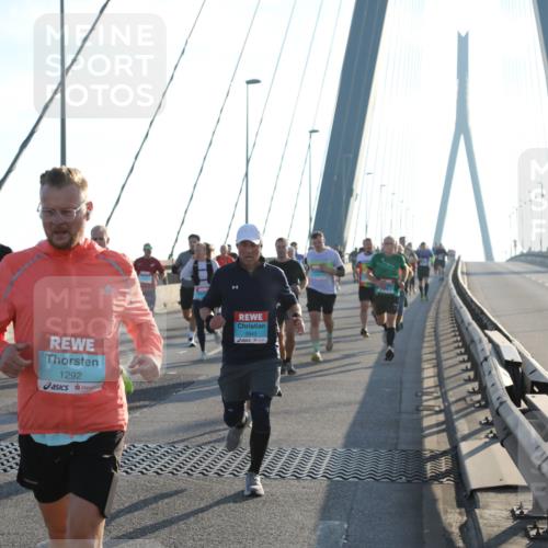 03.10.2025 - Köhlbrandbrückenlauf Yannick Fuchs http://msf.ph/oto/9175490 03.10.2025 08:24:30 Position 1 1292, 2843 meine-sportfotos.de