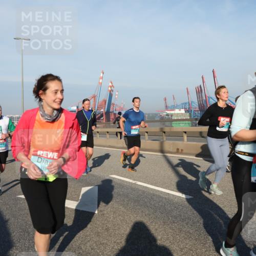 03.10.2025 - Köhlbrandbrückenlauf Yannick Fuchs http://msf.ph/oto/9175531 03.10.2025 08:45:18 Position 2 1919 meine-sportfotos.de